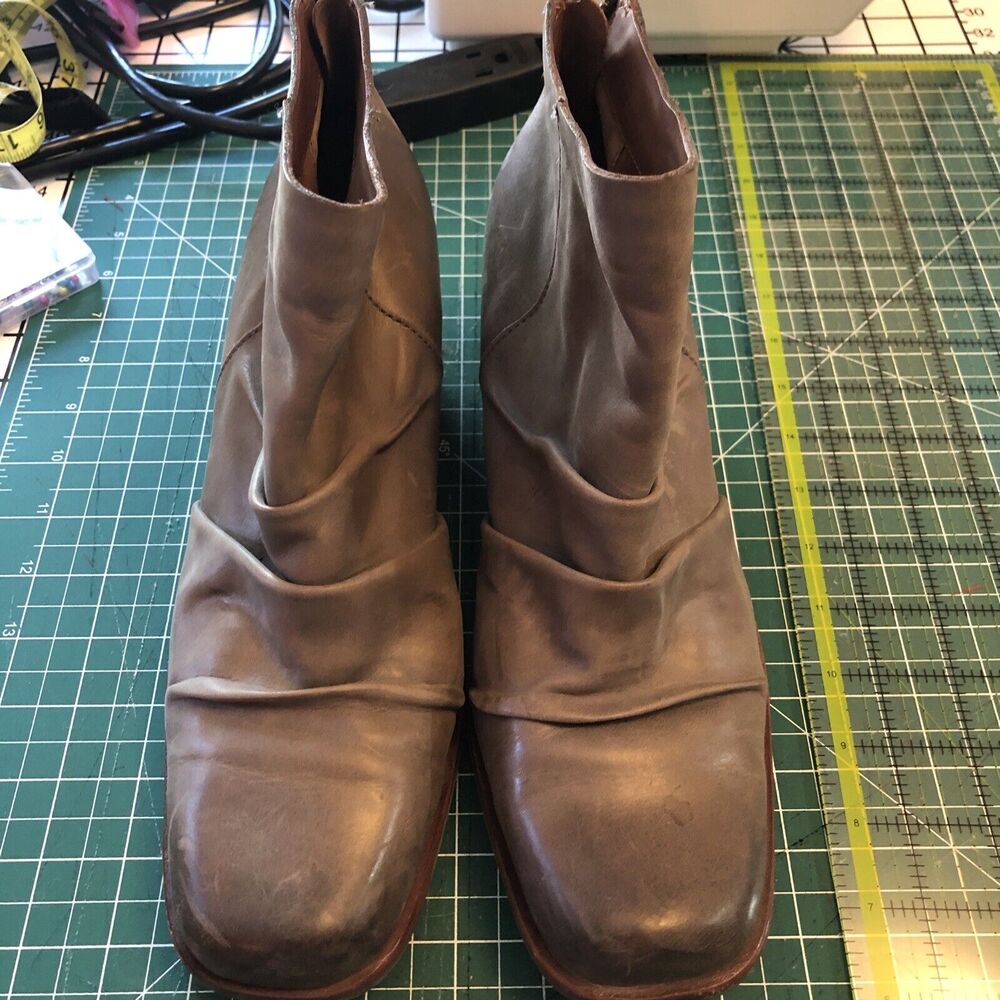 Korks Ankle Chunky Heel Gray Booties Women Size 9.5 Zipper Back